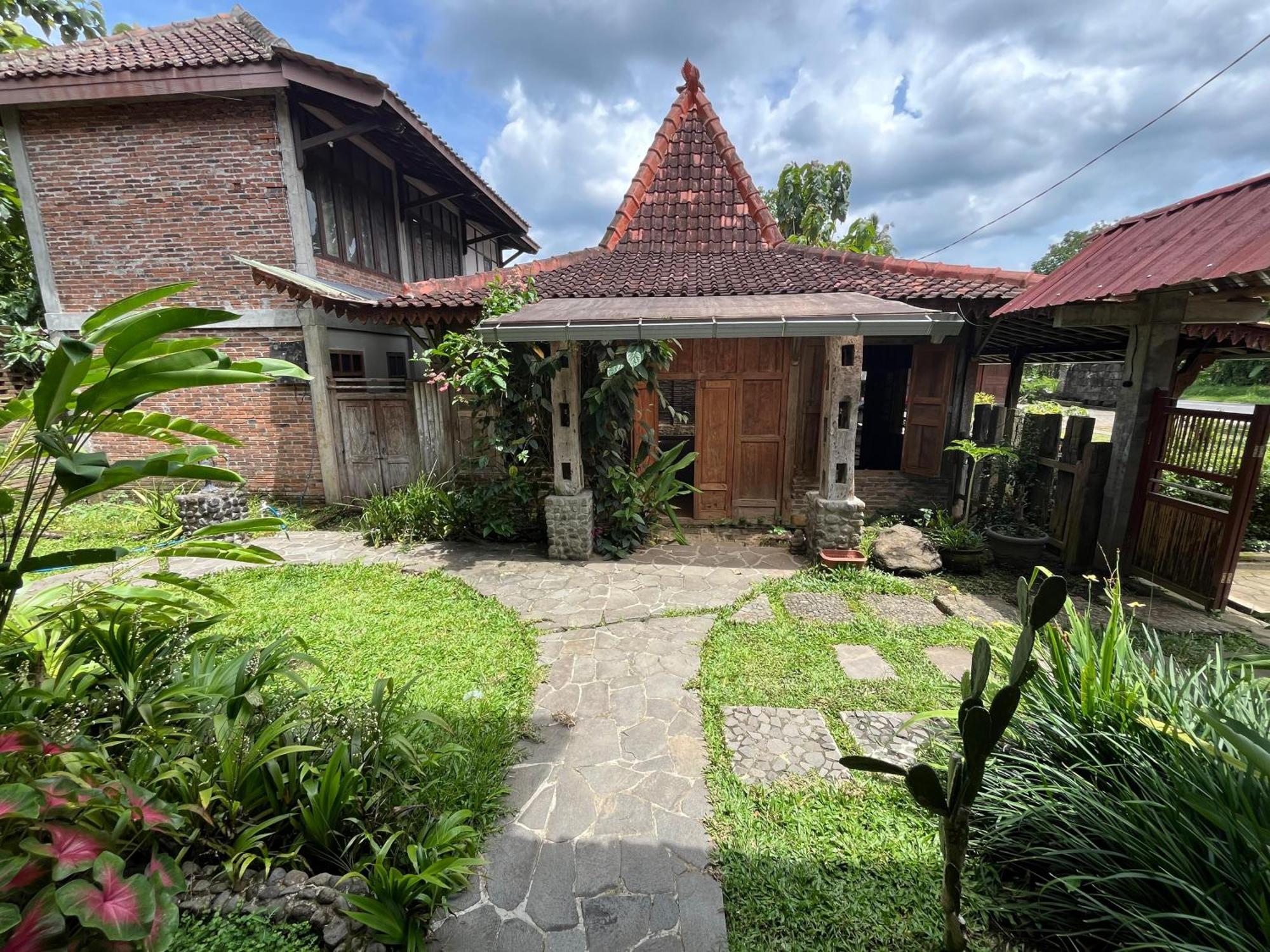 Saka Homestay Boutique & Cafe Magelang Εξωτερικό φωτογραφία